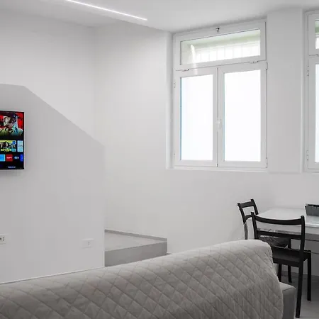 11 Nevoso Palace * Milano